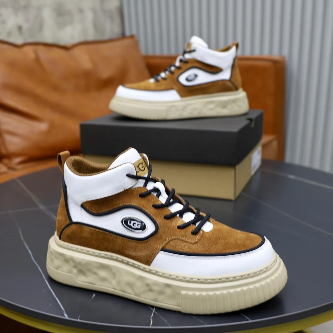 Ex-factory price: 620💰Thick wool imported from Australia Brand: UGG genuine purchase Size: 39-44 Grade: Official website 1:1 Material: First layer of genuine leather waterproof and antifreeze upper Real wool lining Original non-slip soft wear-resistant outsole Style category: Men's casual shoes Trendy style Comfortable on the feet Color: Official website color synchronization